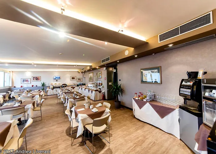 唐纳特洛伊莫纳酒店 4*