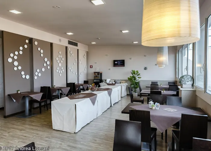 唐纳特洛伊莫纳酒店