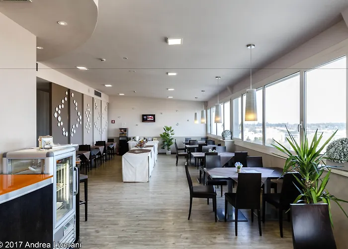 唐纳特洛伊莫纳酒店 4* 伊莫拉