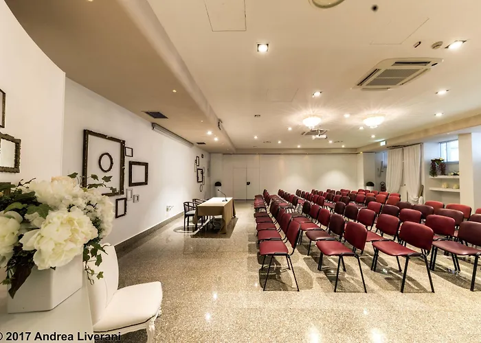 唐纳特洛伊莫纳酒店 酒店
